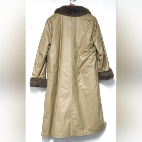 London Fog women's trench coat with fur trimming and lining tan Size: Pe… - Picture 2 of 9